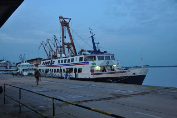 Embarcando às seis da manhã no ferry entre Belém e Marajó - PA